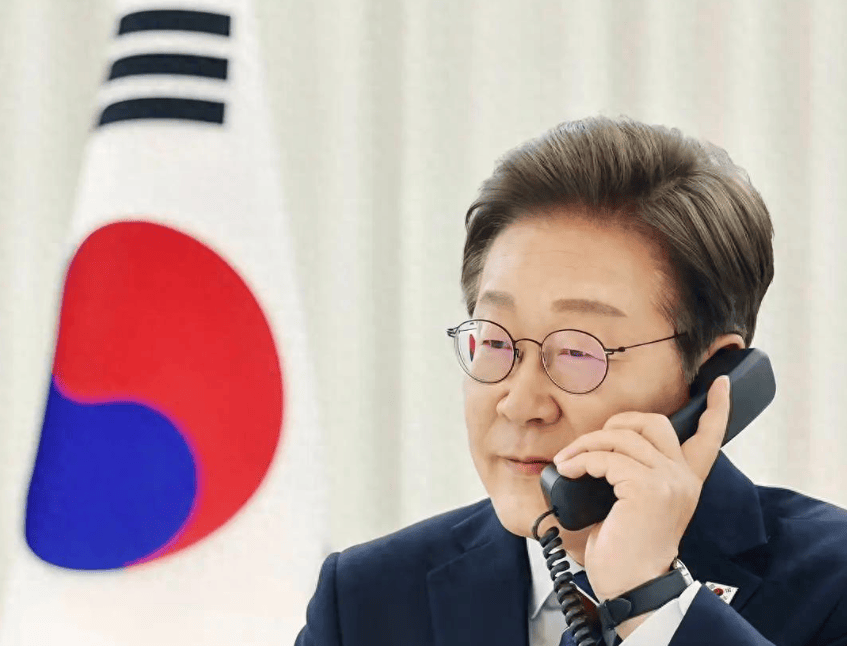 朝鲜军舰扶正后，罕见一幕上演！李在明突然致电中方，亲自作出保证