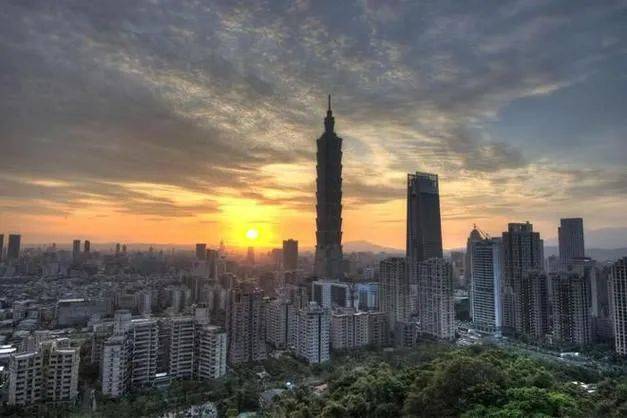 “真正敌人”现身，果然不止美国？国台办一锤定音，信号不简单