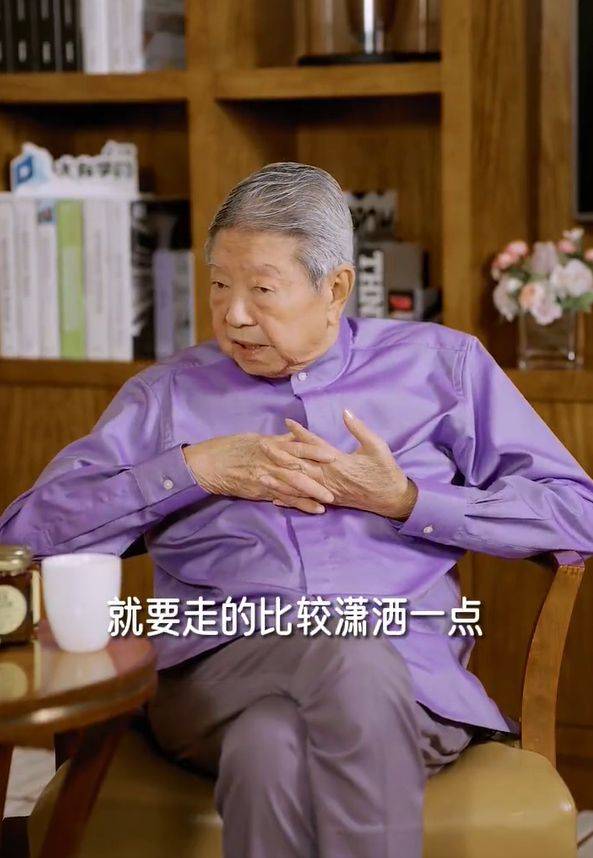 蔡澜去世前给8位保姆派发红包，并亲自写了卡片！内容太接地气了