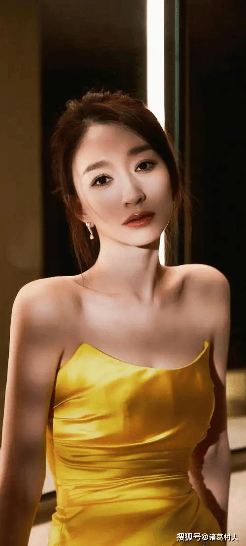 这谁顶得住！李小冉写真赏