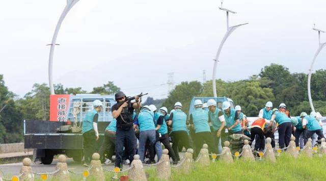 赖清德要把事彻底搞大，对岸2.2万兵力集结，解放军已先一步行动