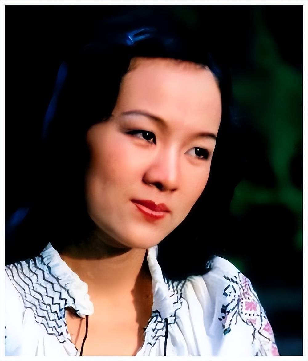 原来早已不是中国籍，事业巅峰远赴美国，被老外“玩腻”，晚年回国落寞终老