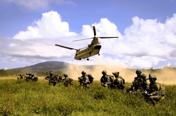 18国派兵助菲，日本也介入南海，中国周边全是强敌，我军勇于亮剑