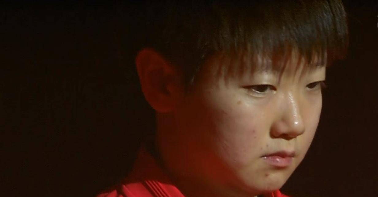 心疼莎莎,郭焱揭秘孙颖莎爆冷真因:别扭失误频发,艰难煎熬