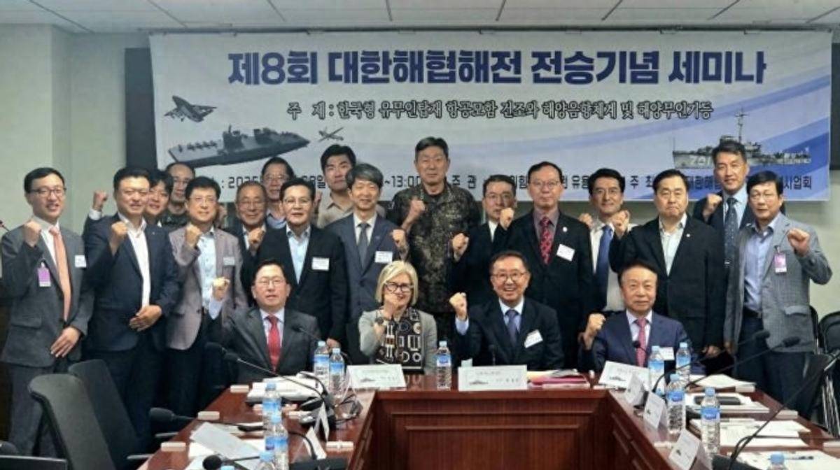 眼红中国航母13年，韩国终于下定决心，细看明显抄袭076型两攻