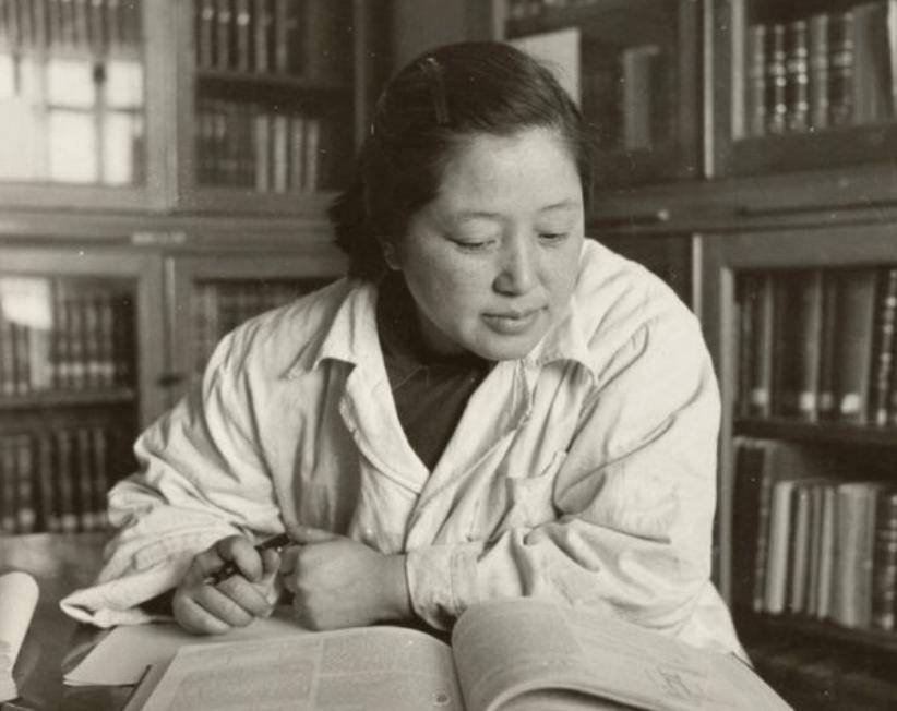 原创             钱三强到陕西，见一女人在扫厕所，激动大哭，你怎么在这里啊？