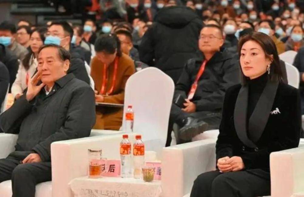 杜建英同学发声！力挺杜建英，炮轰宗馥莉“没教养是恶人”！