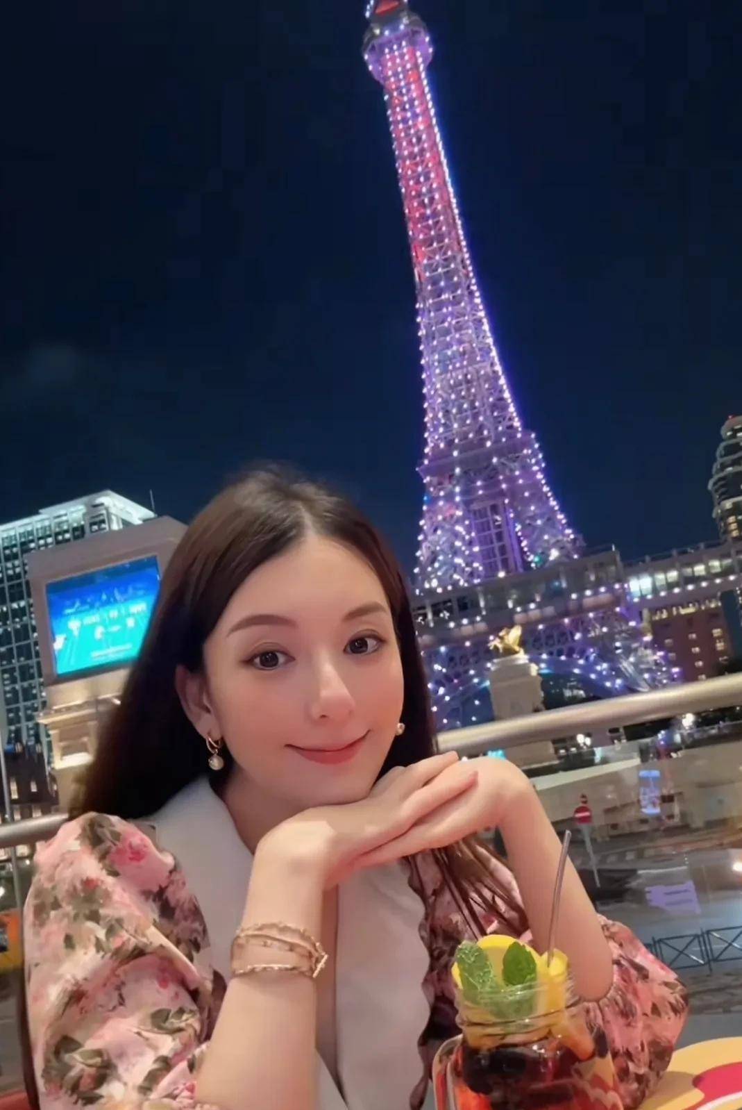 郭富城奖励老婆黑卡，方媛开心到澳门旅游，怀孕6个月还是小v脸