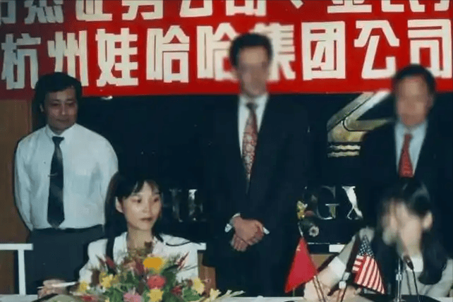 杜建英丈夫：并未离婚，两人婚姻持续至今，还生了一个儿子已36岁