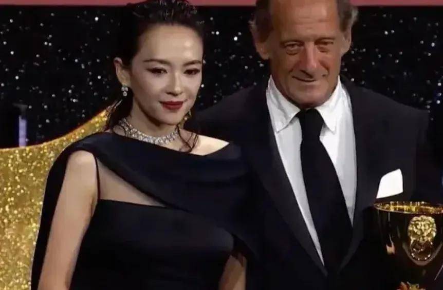 TVB女星自曝拍戏被骚扰，对方是受人尊敬老前辈，不止一次对人出手