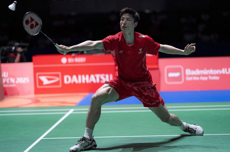 原创             开启暴走模式！石宇奇2-0击溃世界第34，国羽三大男单晋级八强