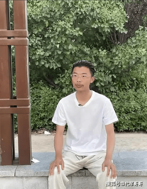 曾经“日入百万”的网红郭有才，跌落神坛后，如今怎样了？