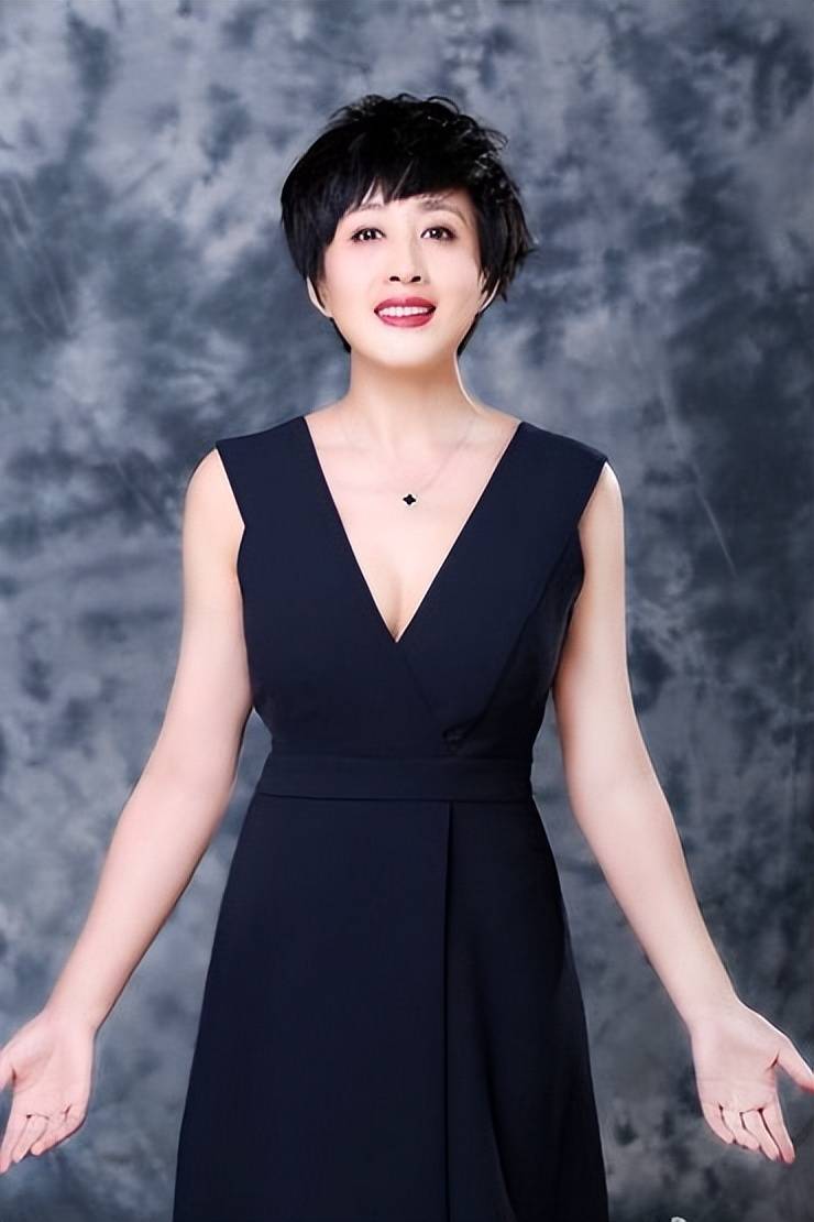 她长得漂亮，演技好，出道30年零绯闻，嫁小丈夫不生孩子也幸福