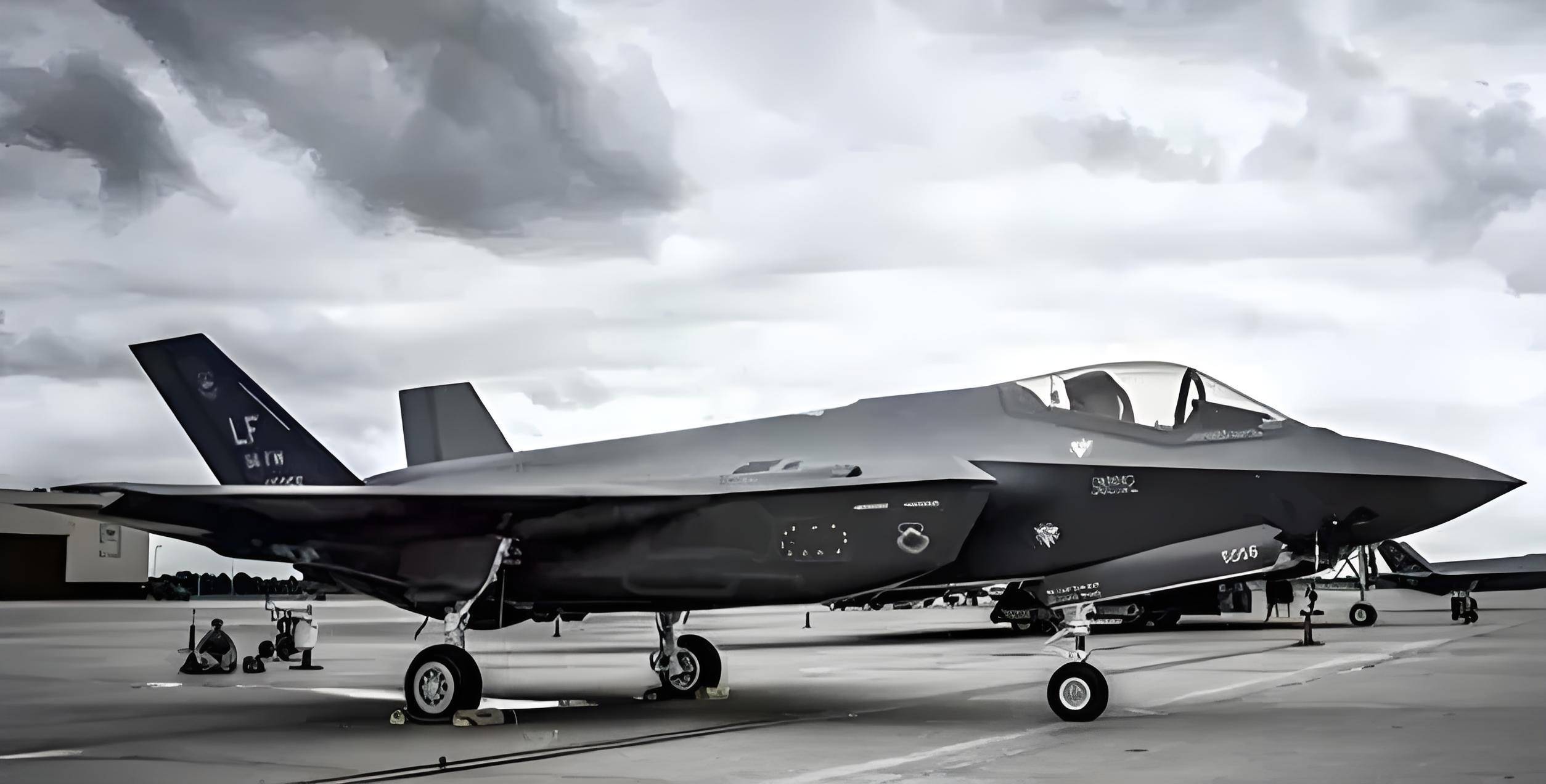 YF-23隐形战斗机：性能全方面超F-22猛禽，因性能太强遭到淘汰？