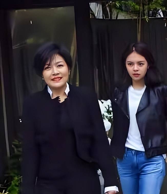 原来误会李咏了！七年前葬身美国背负骂名，真实原因让人泪目