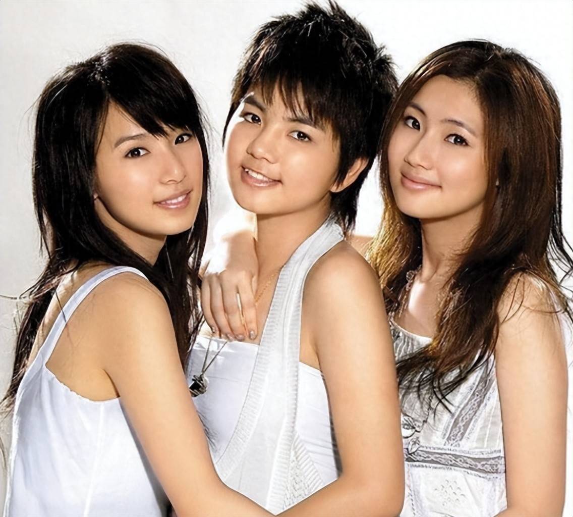 she三人罕见聚餐，陈嘉桦任家萱生娃后变化明显，差距太大不敢认