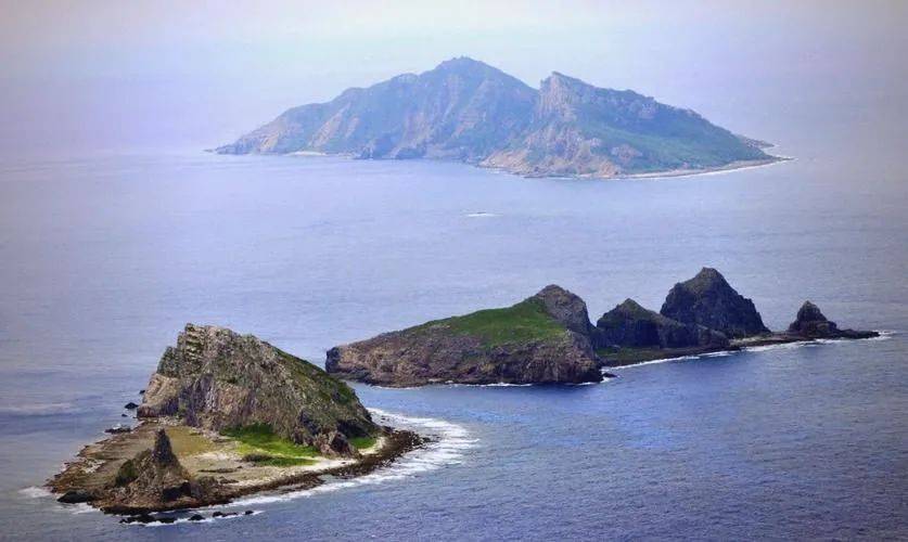 钓鱼岛罕见爆发对峙！中日舰船交手了，日本投降80周年，石破茂罕见打破惯例，中方必须做好万全准备