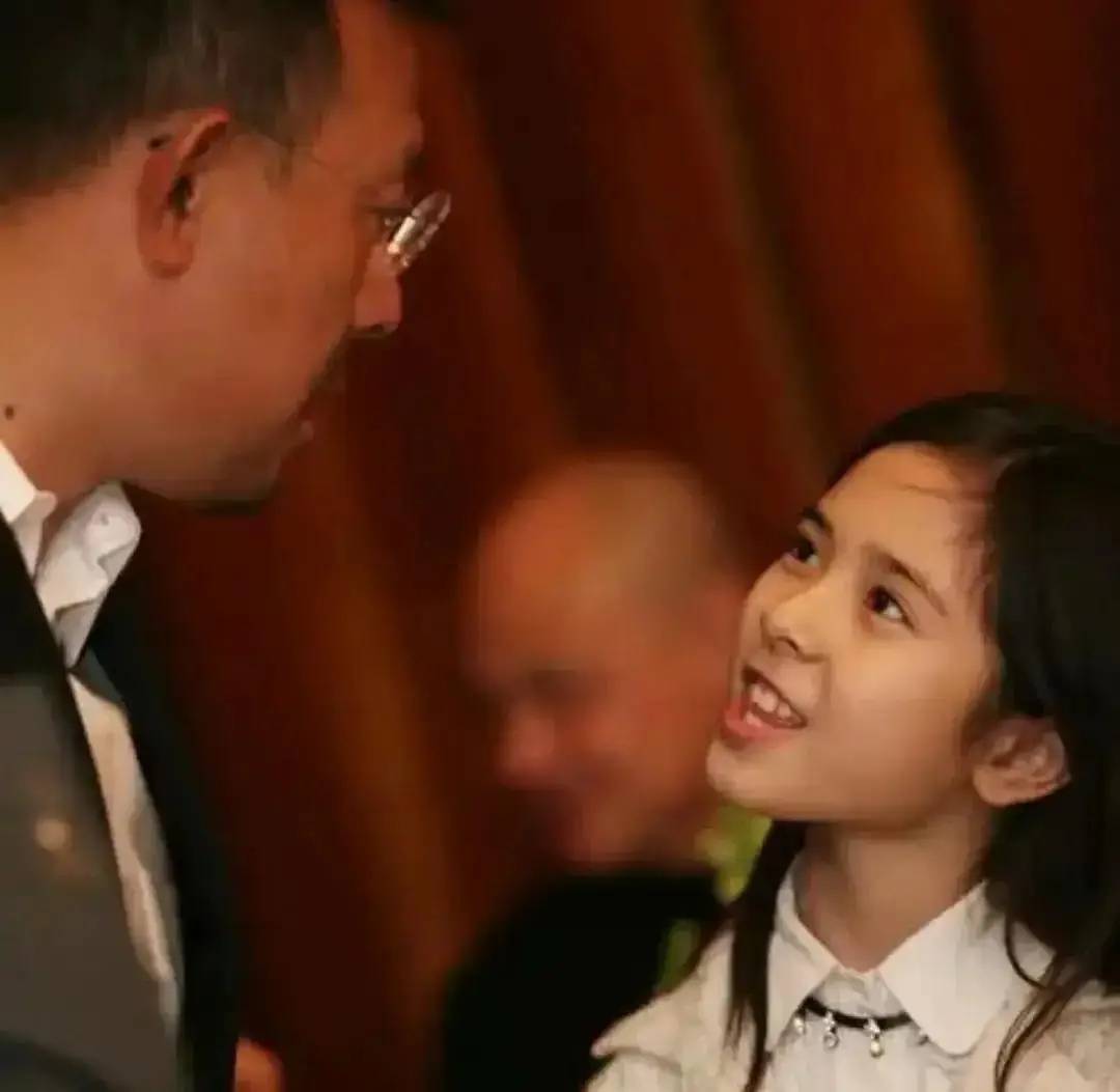 姜文参加女儿婚礼，前妻现身，31岁姜一郎容貌巨变，新郎身份成谜