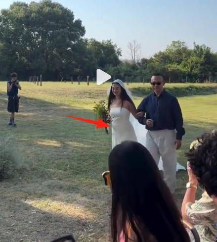 姜文参加女儿婚礼，前妻现身，31岁姜一郎容貌巨变，新郎身份成谜