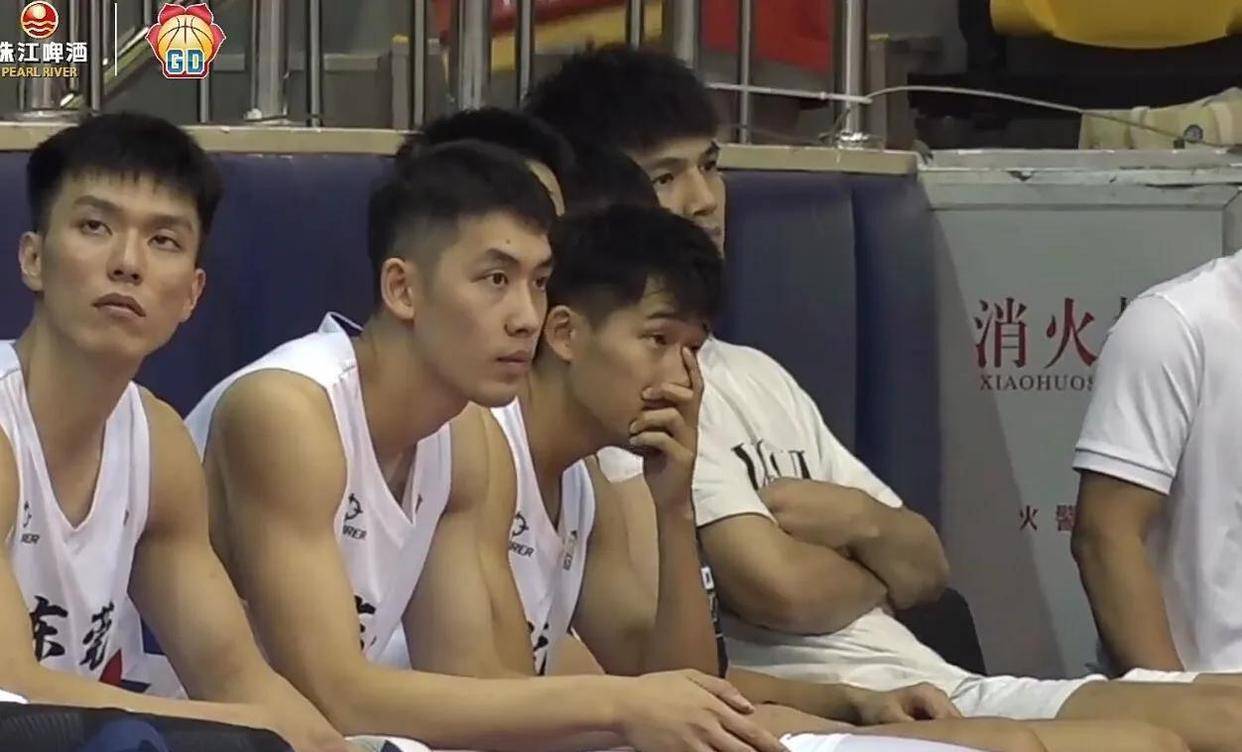NBA职业联赛中文官网__实时赛程比分+球队资讯河源男篮终结东莞王朝！黎伊扬30分弑
