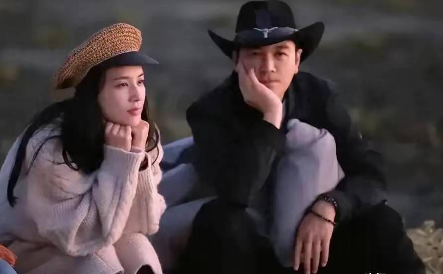 杨子离婚7个月，23岁新女友李隽子搬进杨氏豪宅，曾与黄圣依合影
