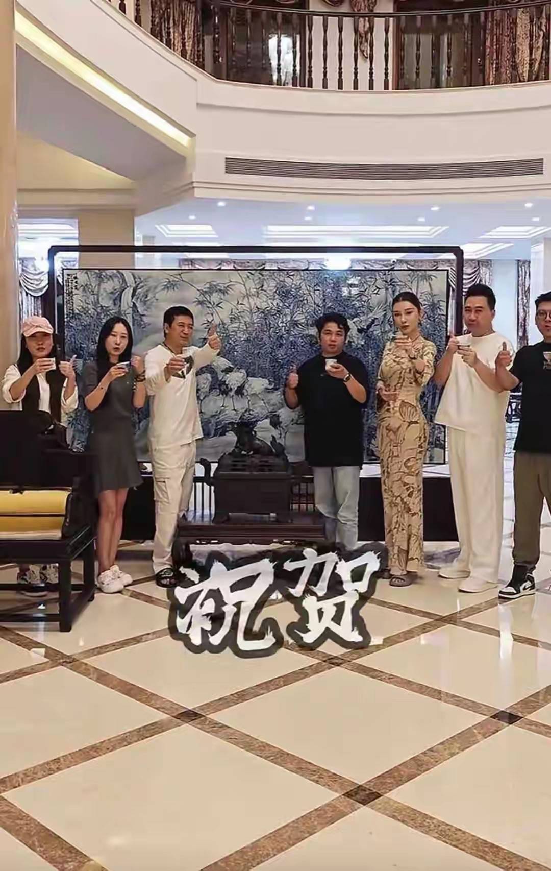杨子离婚7个月，23岁新女友李隽子搬进杨氏豪宅，曾与黄圣依合影