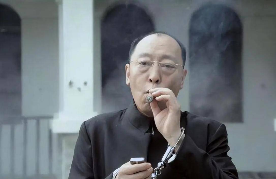 原来她是倪大红妻子，难怪65岁能出演《生万物》，娶个贤妻旺三代