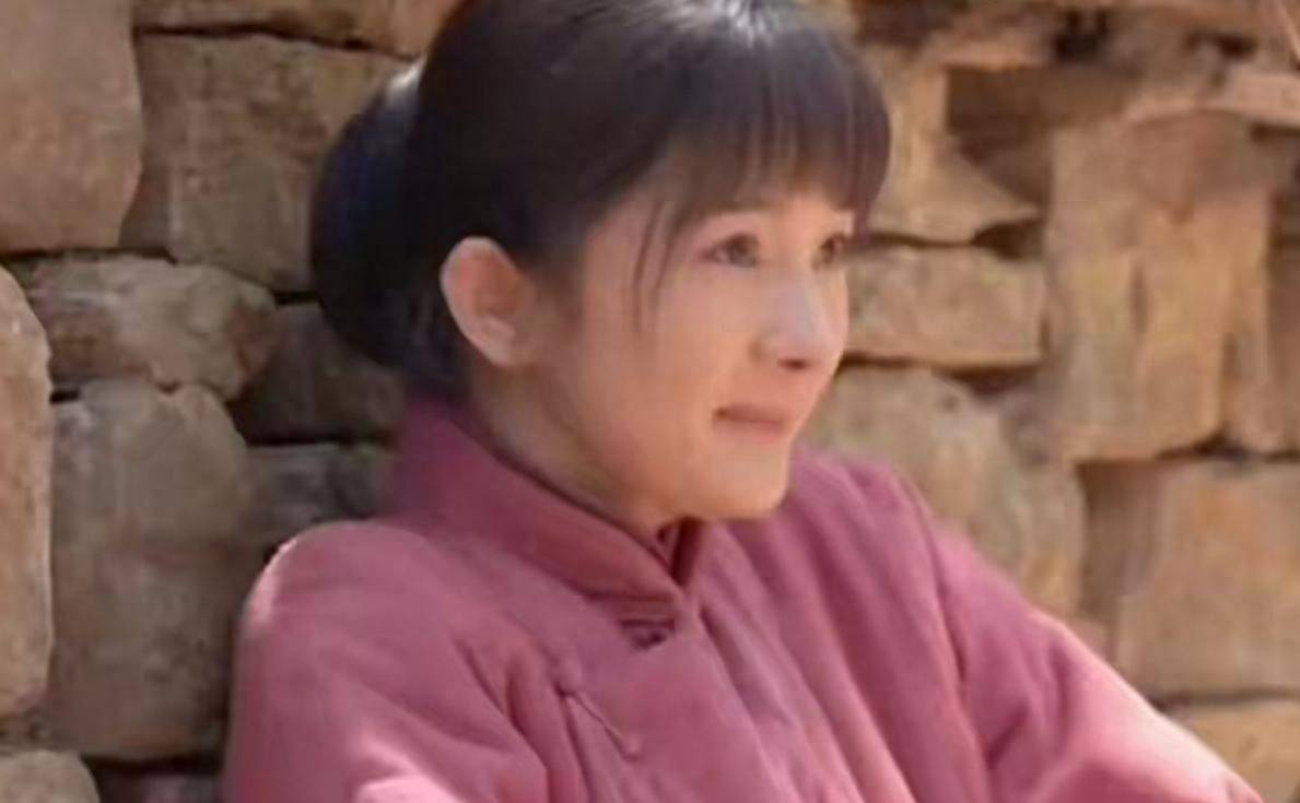 原来她是倪大红妻子，难怪65岁能出演《生万物》，娶个贤妻旺三代