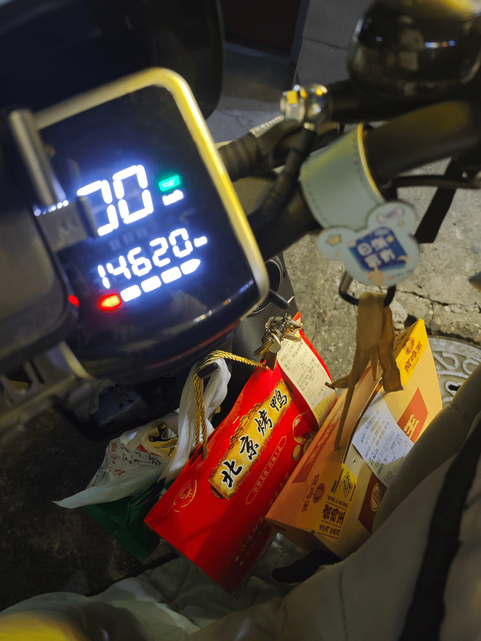 公务员下班送外卖 月入764元有成就感