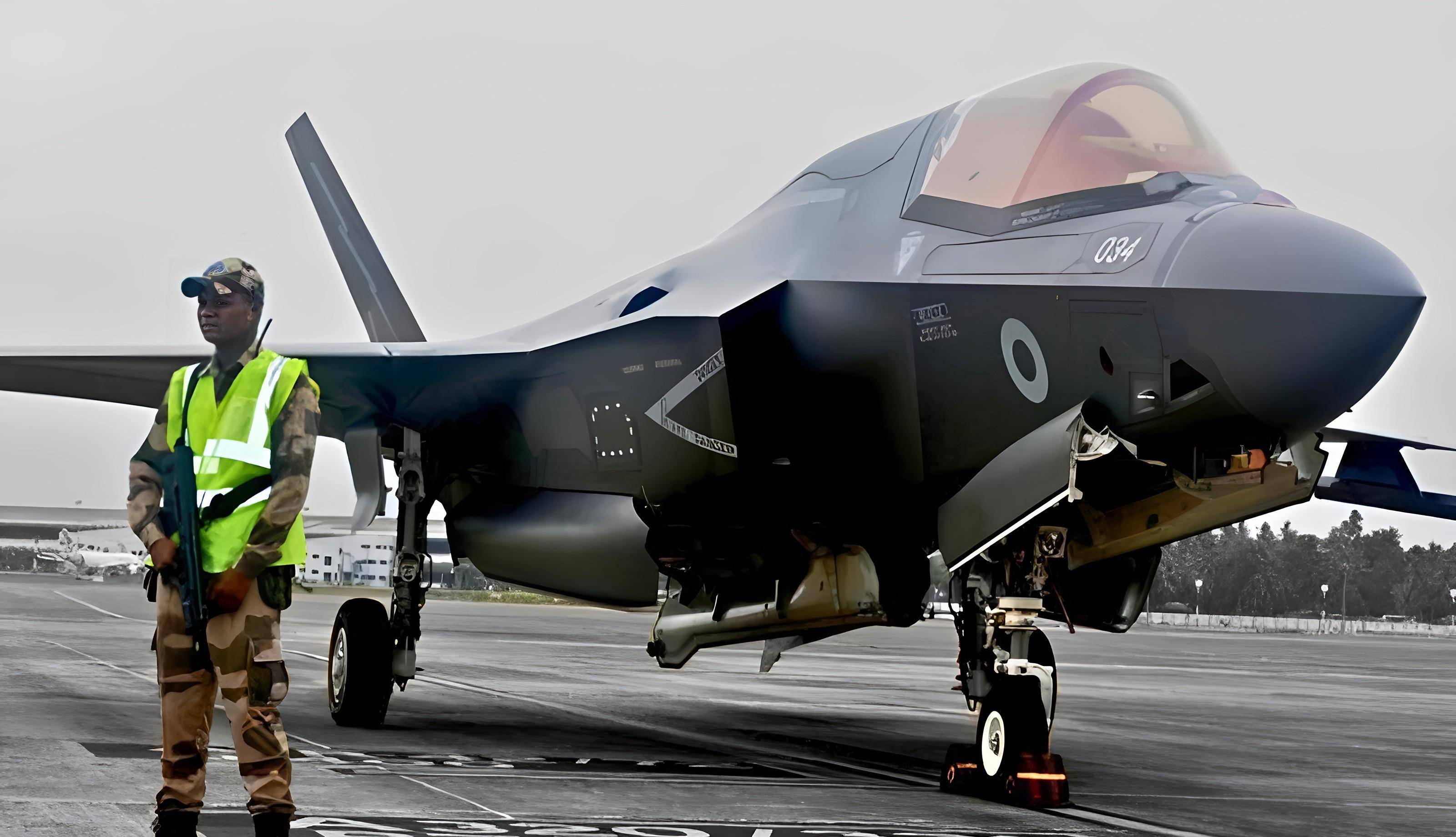 英国航母亚太秀肌肉反露怯，F-35B面临“无弹可投”窘境