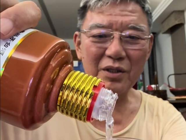 李立群曝湾湾大葱 100 元 1 斤吃不起！喝酒却开茅台，这消费观太真实
