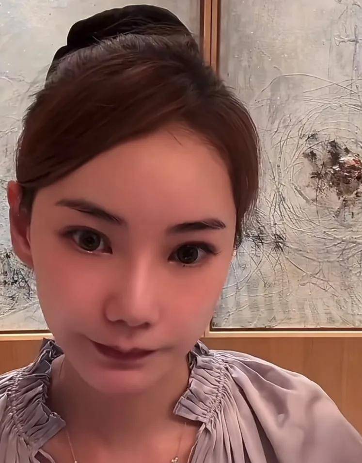 马筱梅面相开始变化，疲惫浮肿有孕相，提及大S子女感慨宝妈都懂
