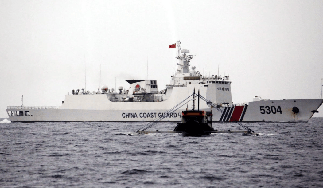 菲律宾船队驶向仁爱礁，100公里外就被拦截，海警立功时候到了