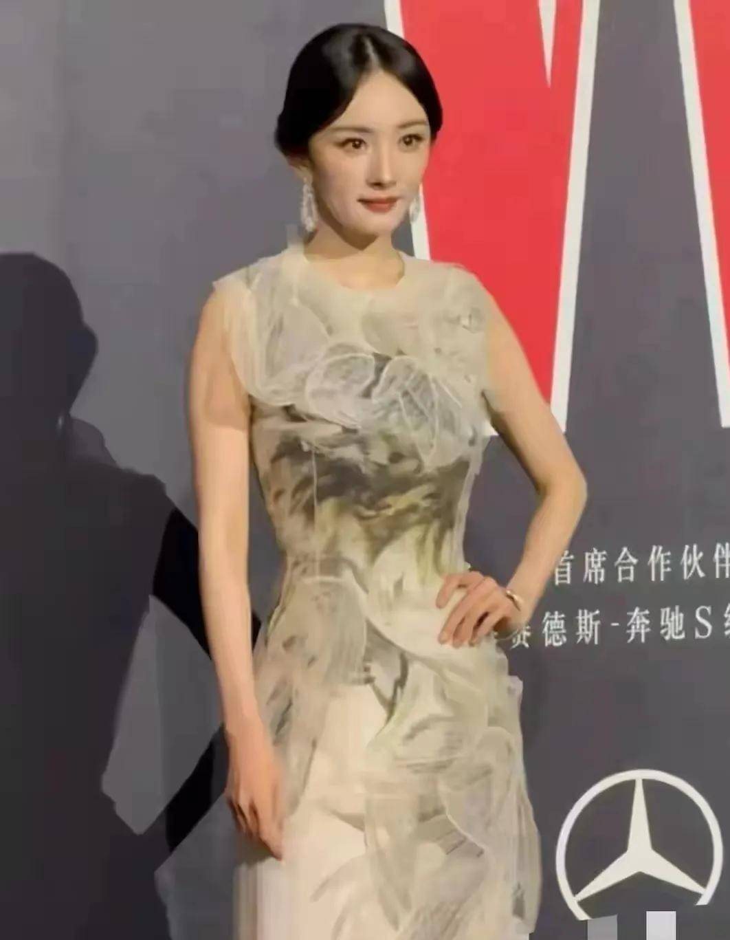 伟德国际这一夜刘诗诗显疲惫唐嫣像大姨热巴不穿暴露衣服艳惊四座