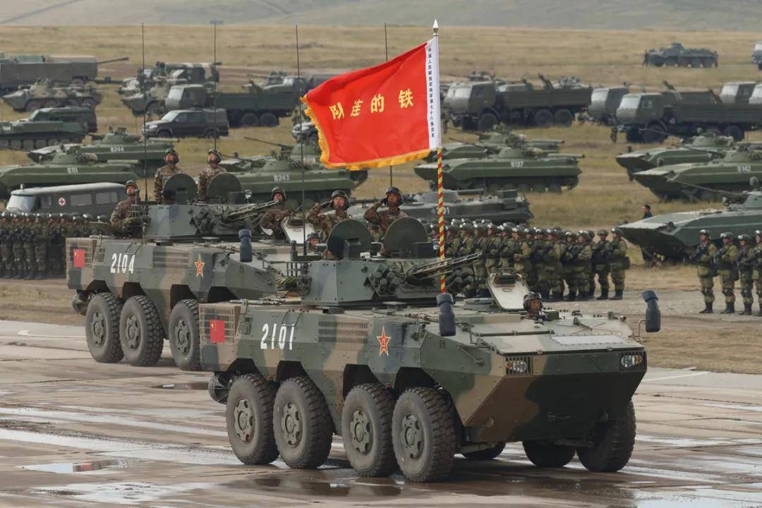 最近突然爆火采访！吴京：坦克没有后视镜的——为啥会被网友喷？