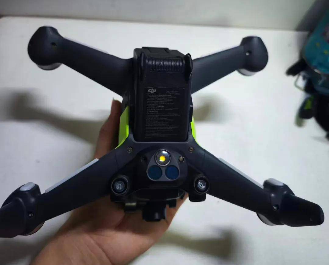 原价7999的大疆穿越机，百公里加速2秒，还能用vr眼镜