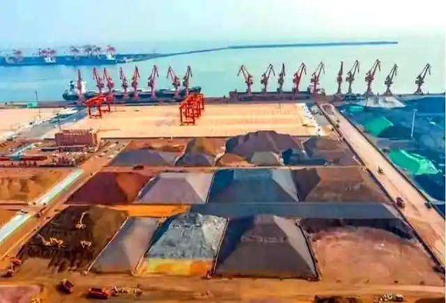 特朗普突然 “变脸”，没想到中方出手不留余地：直接被稀土卡脖子