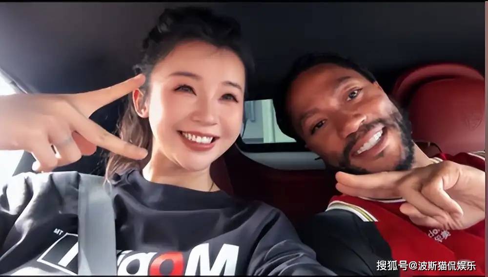央视主持人官宣领证并怀孕，丈夫是圆脸络腮胡男子，粉丝直呼反对