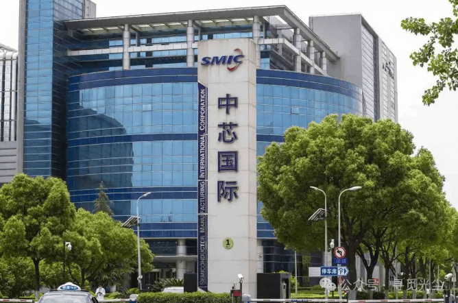 原创             万万没想到！10台EUV光刻机！中芯国际突然宣布，外媒：更可怕的还在后面