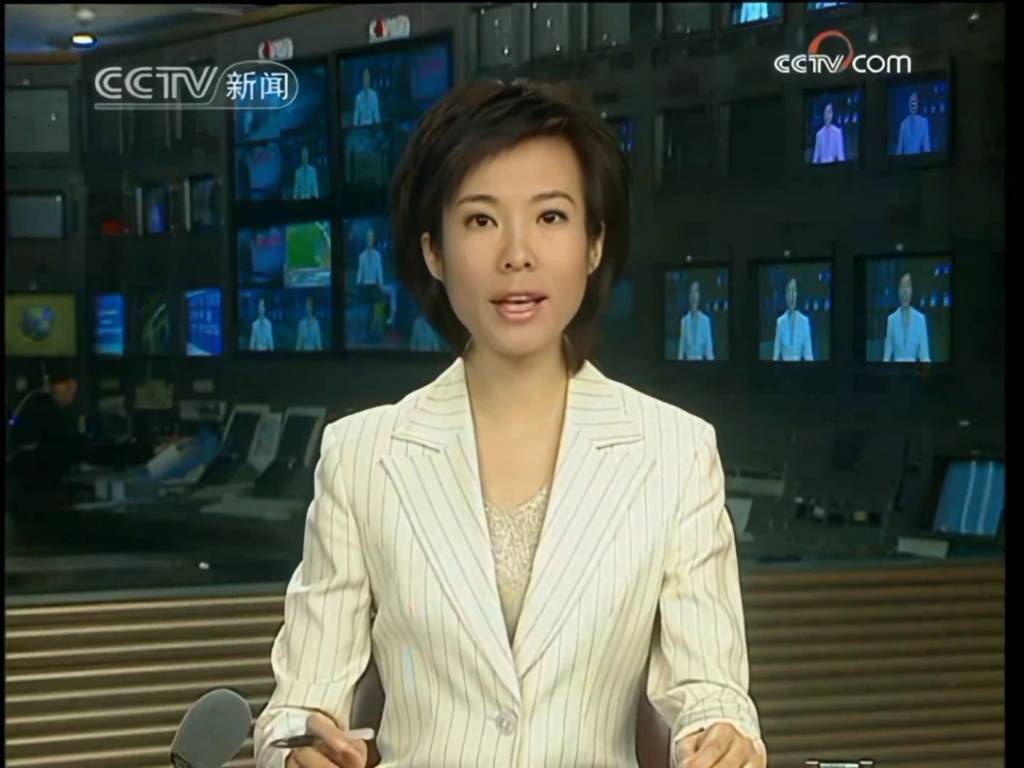 一开口就赢了全场！九三阅兵解说员揭晓，原来是他们两位，都是央视知名主持人，颜值才华气质并存