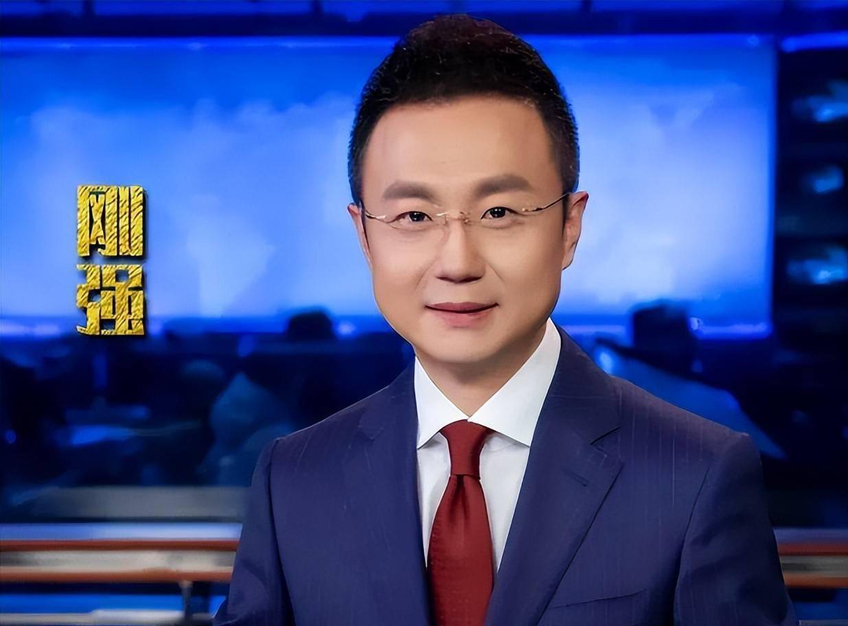 一开口就赢了全场！九三阅兵解说员揭晓，原来是他们两位，都是央视知名主持人，颜值才华气质并存
