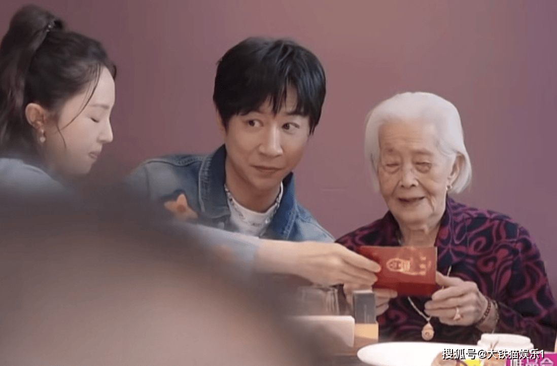 原来张维伊表哥也是明星，戏火人不火，与董璇20几年前就互称兄妹
