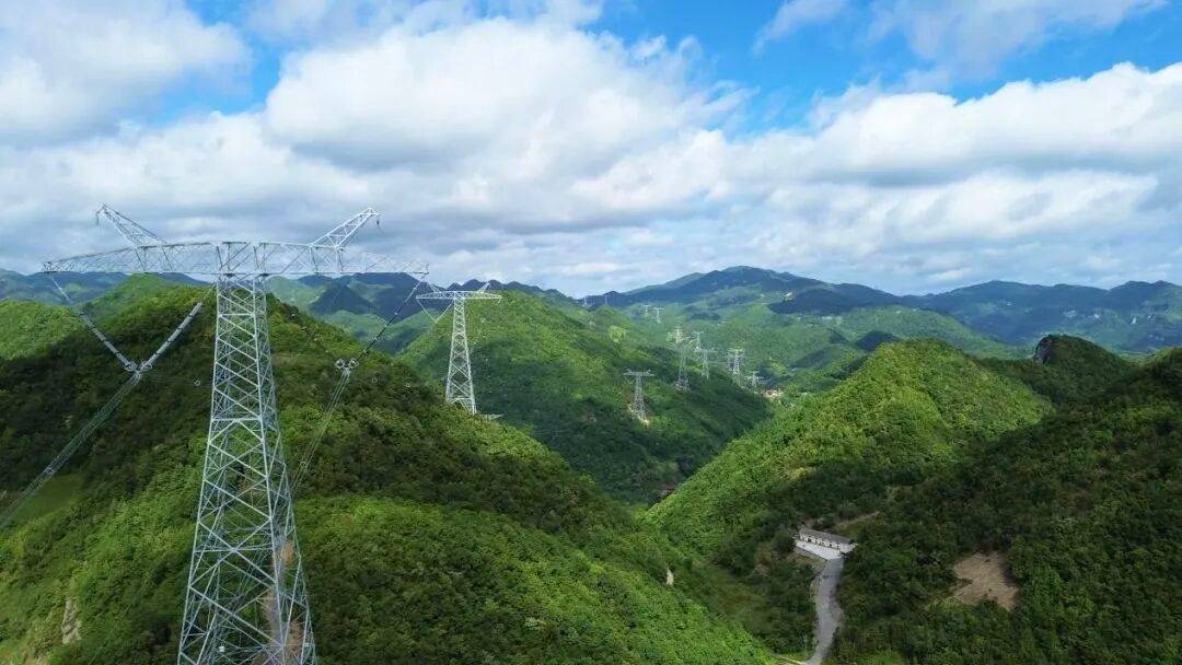 云巅绿电来！世界海拔最高特高压直流工程正式向湖北送电