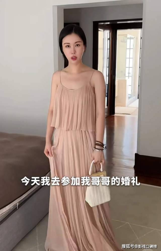田朴珺参加哥哥婚礼，王石缺席了，却在当天送给妻子最喜欢的礼物