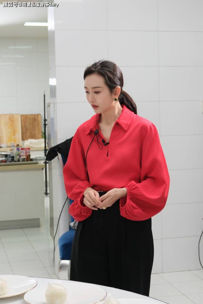 她穿衣打扮这4个特征想不美都难！瓦力棋牌王鸥不愧是有气质的女人学(图5)