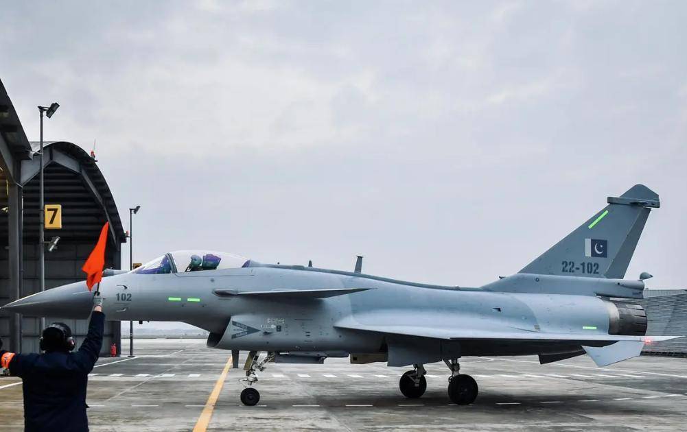 激战1小时，伊朗空军F-14锁定F-35：20亿欧元拨款，买歼-10晚了？