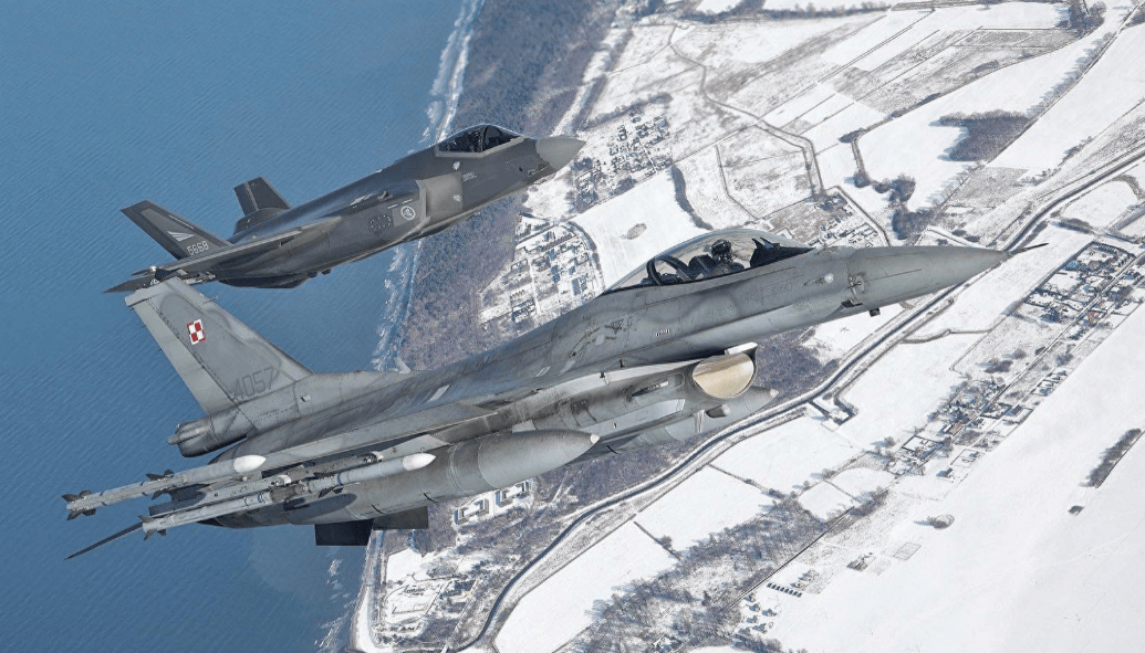 F-35突然扑向俄军目标，波兰紧急要求北约下场，特朗普：好戏开始了