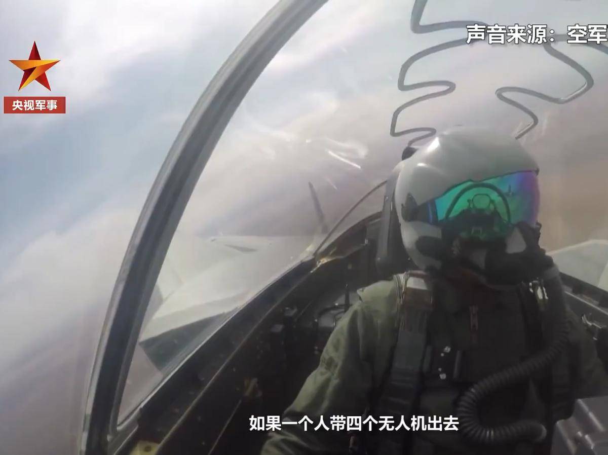 指挥无人机只是小意思，空军曝歼20S另两大绝技，双座太有前瞻性