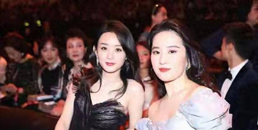 38岁赵丽颖近况曝光！直播遭批太拧巴，连面相都变了，风光不再