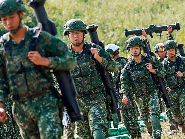 解放军的大动作，让岛内彻底慌了！“唯一进攻路线”被彻底切断
